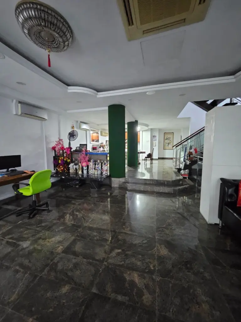 Huge 3 Storey Semi D/ Telok Kurau